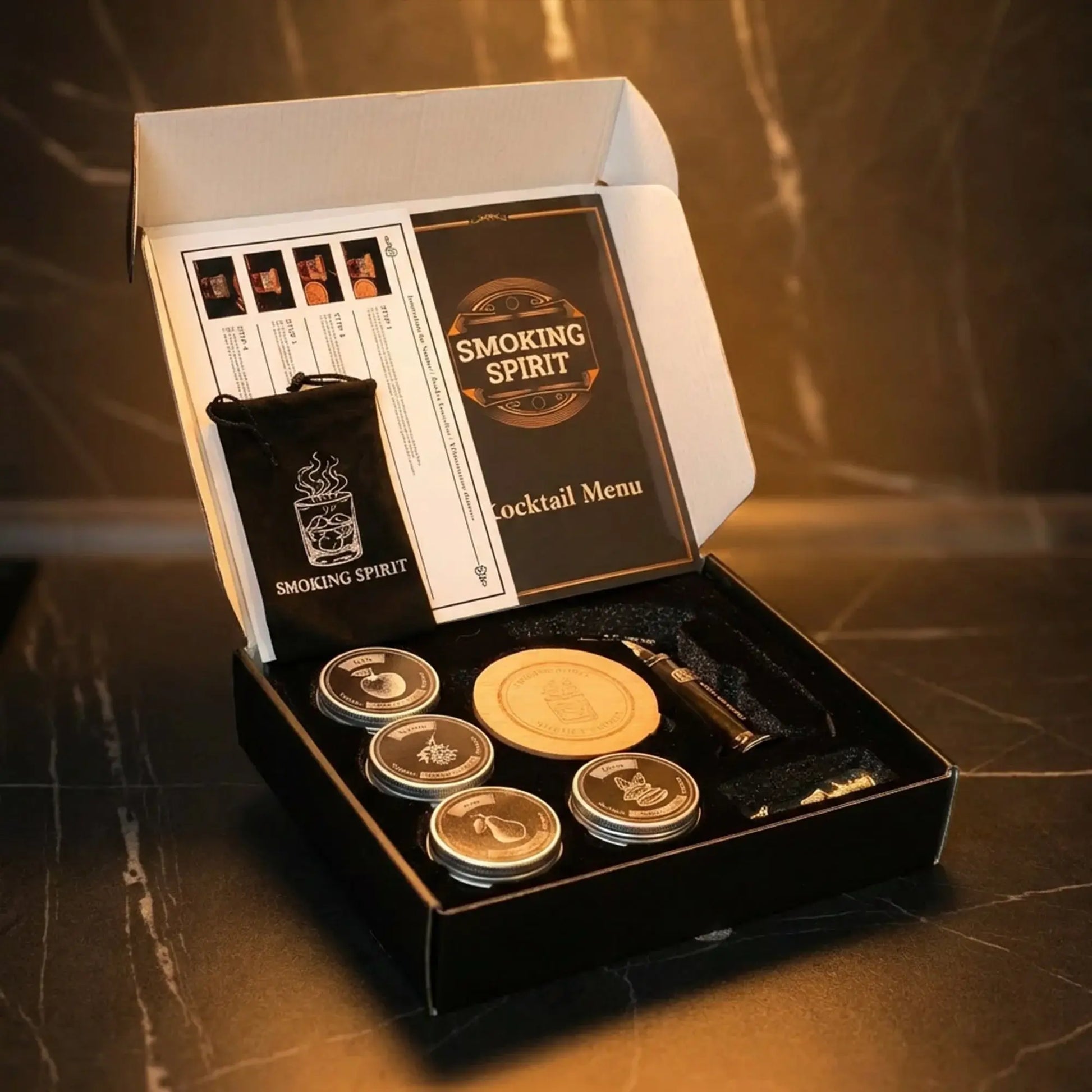 Whiskey Füstölő Szett, füstölővel és különböző faaprítékokkal a tökéletes füstölt koktélhoz.